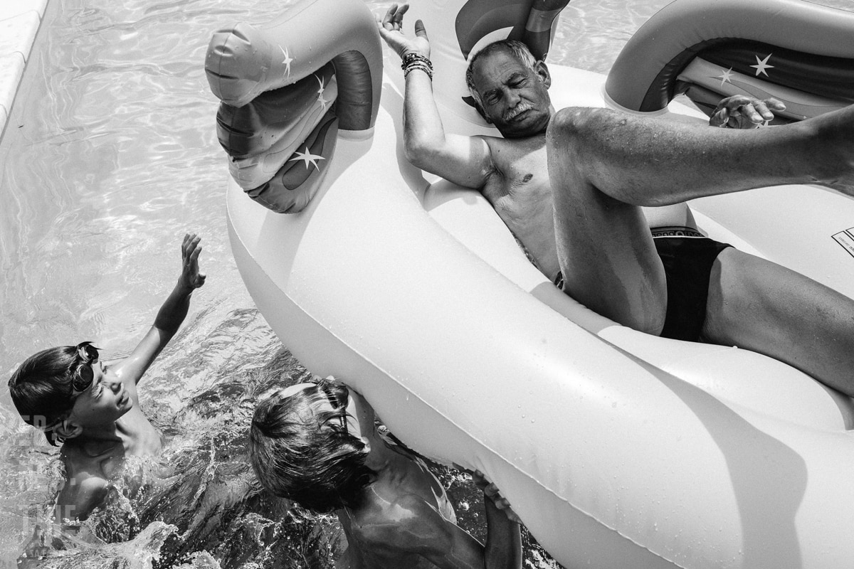 Ernestine-et-sa-famille-wedding and life photographer-24 ‣ Photographe de famille à l'approche documentaire pour vos évènements ou votre vie quotidienne, à Paris et dans toute la France reportage documentaire de famille à Besançon par Ernestine et sa famille