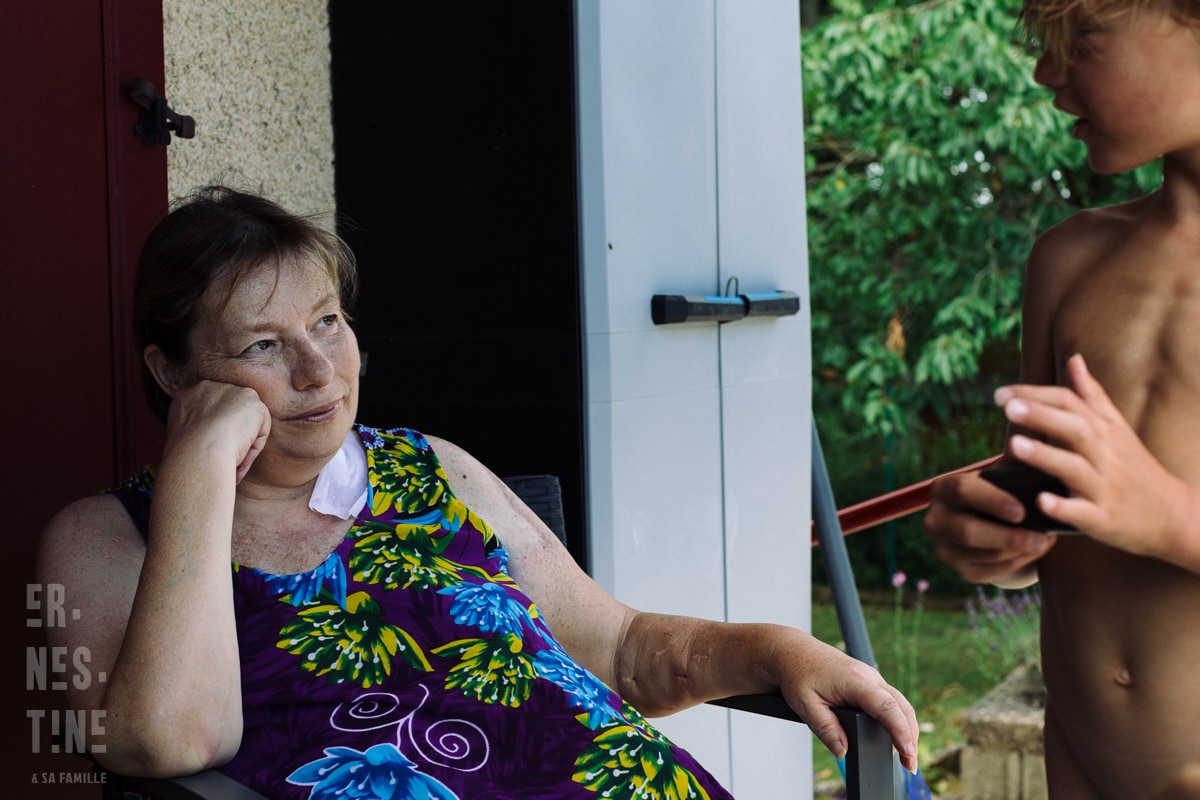 Ernestine-et-sa-famille-wedding and life photographer-29 ‣ Photographe de famille à l'approche documentaire pour vos évènements ou votre vie quotidienne, à Paris et dans toute la France reportage documentaire de famille à Besançon par Ernestine et sa famille