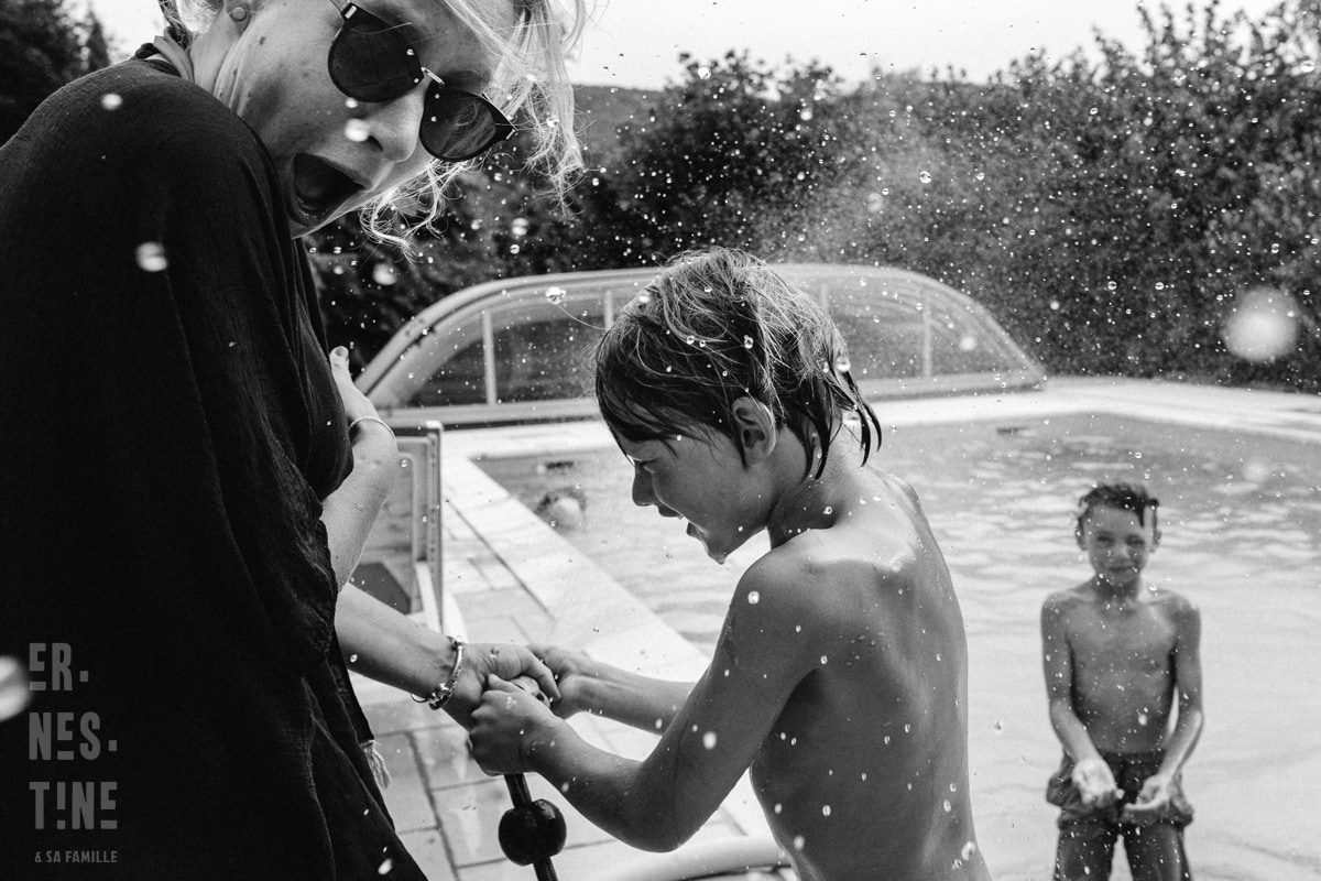 Ernestine-et-sa-famille-wedding and life photographer-34 ‣ Photographe de famille à l'approche documentaire pour vos évènements ou votre vie quotidienne, à Paris et dans toute la France reportage documentaire de famille à Besançon par Ernestine et sa famille