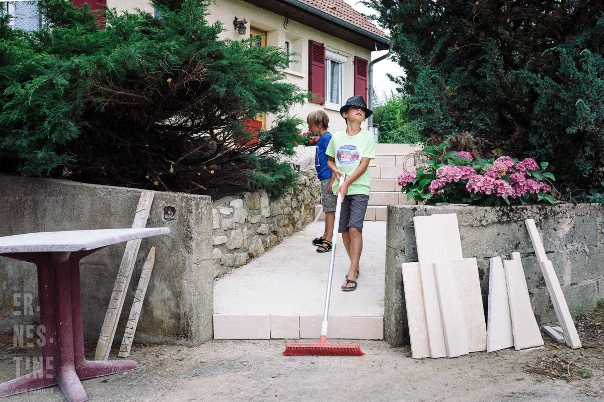 Ernestine-et-sa-famille-wedding and life photographer-36 ‣ Photographe de famille à l'approche documentaire pour vos évènements ou votre vie quotidienne, à Paris et dans toute la France reportage documentaire de famille à Besançon par Ernestine et sa famille