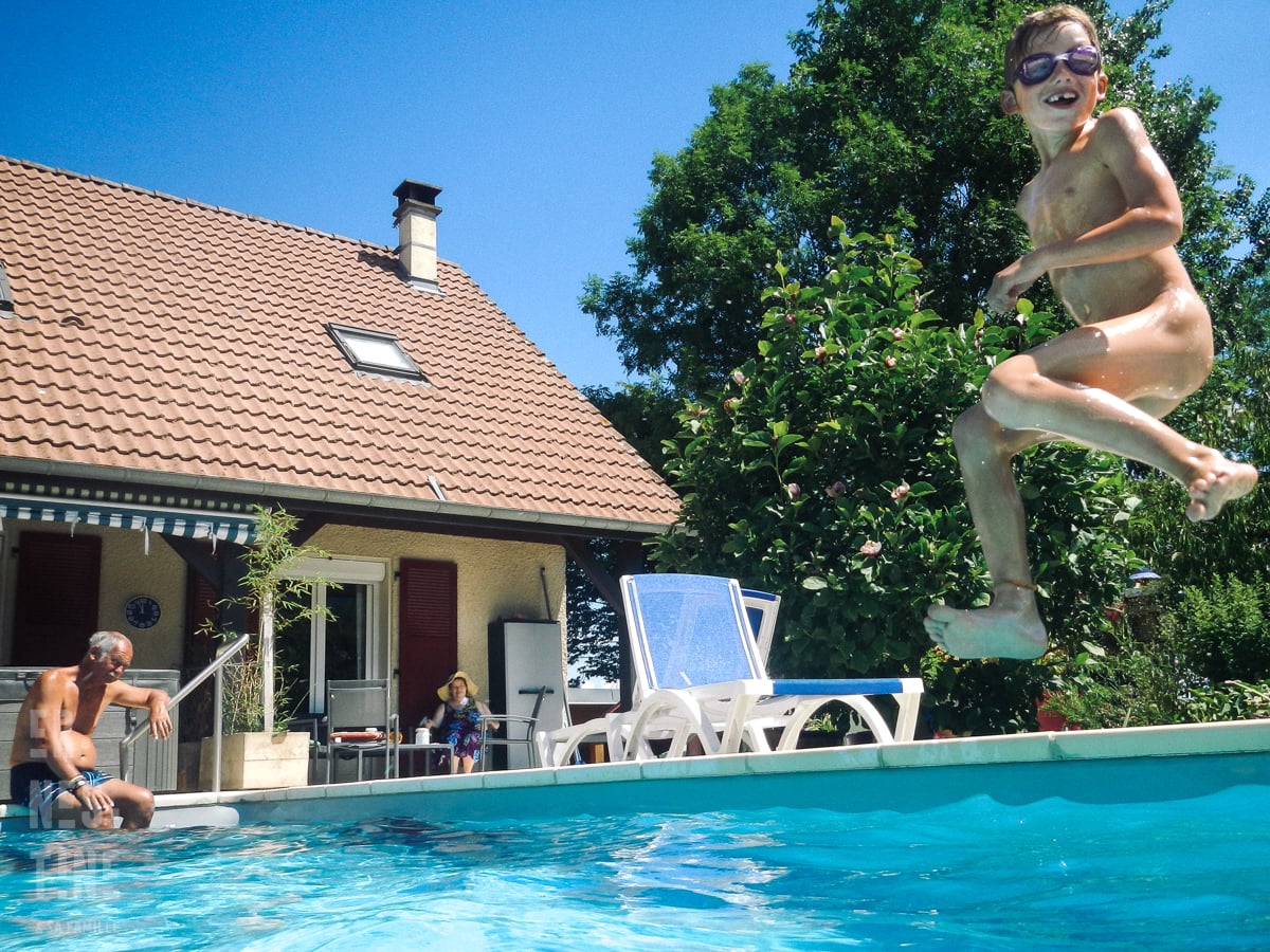 Ernestine-et-sa-famille-wedding and life photographer-7 ‣ Photographe de famille à l'approche documentaire pour vos évènements ou votre vie quotidienne, à Paris et dans toute la France reportage documentaire de famille à Besançon par Ernestine et sa famille