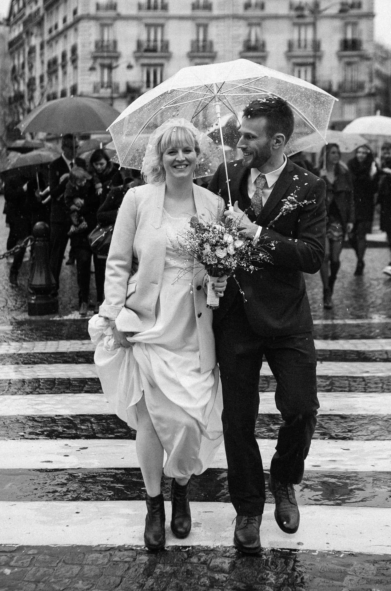 Ernestine-et-sa-famille-wedding and life photographer_2014-0006 ‣ Photographe de famille à l'approche documentaire pour vos évènements ou votre vie quotidienne, à Paris et dans toute la France mariés sous la pluie par Ernestine et sa famille photographe de mariage à l'approche reportage