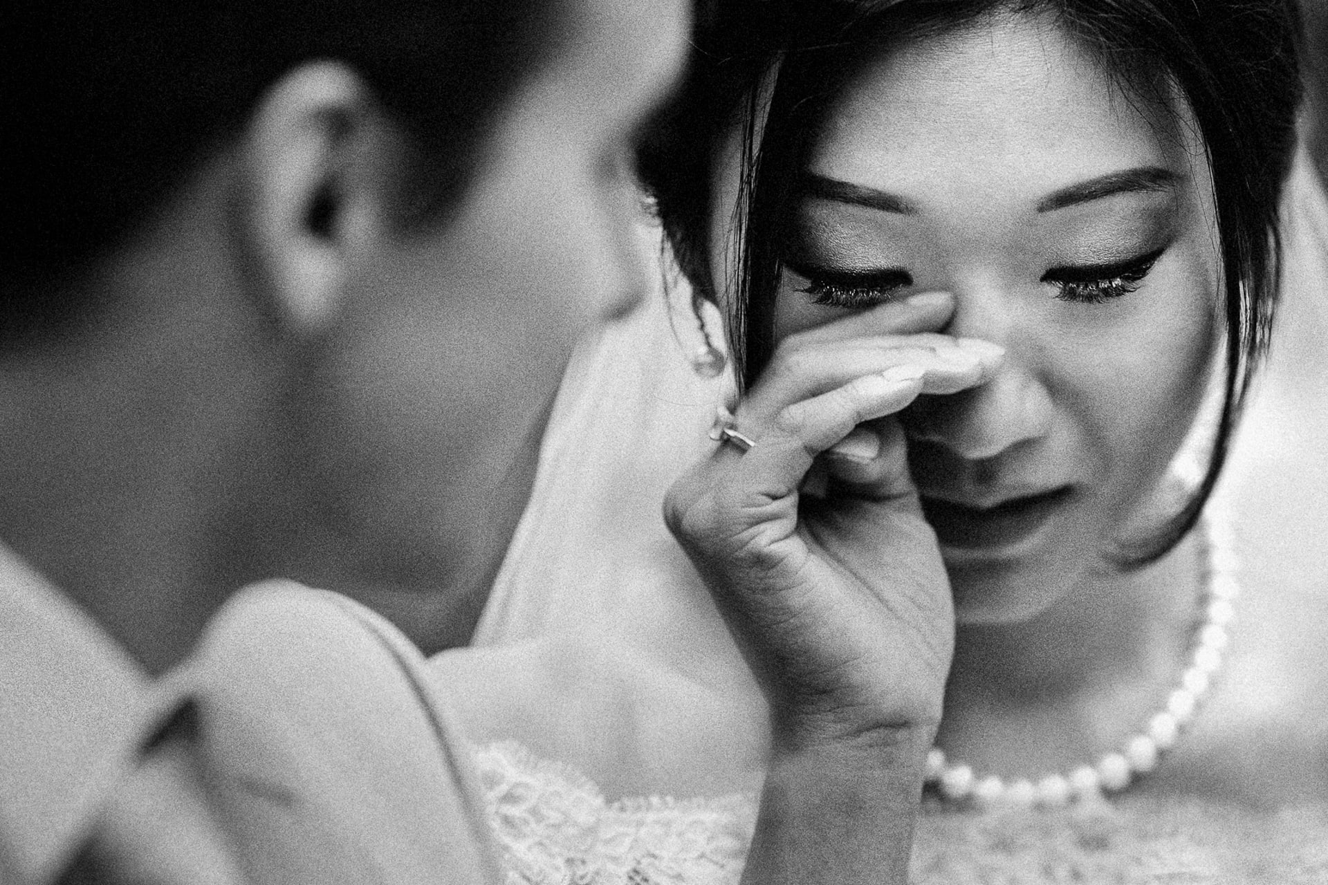 Ernestine-et-sa-famille-wedding and life photographer_2016-0012 ‣ Photographe de famille à l'approche documentaire pour vos évènements ou votre vie quotidienne, à Paris et dans toute la France Emotion de la mariée au château de Meridon par Ernestine et sa famille photographe de mariage à l'approche reportage