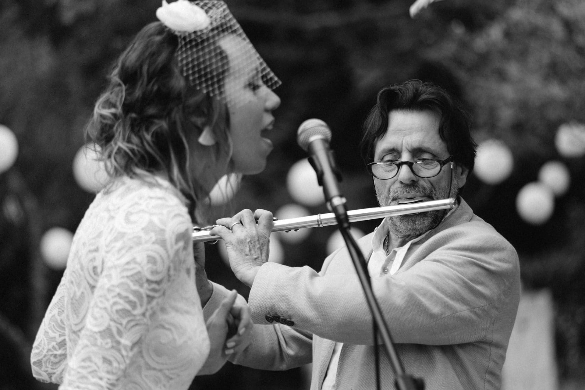 Ernestineetsafamille-wedding-and-life-photographer-40 ‣ Photographe de famille à l'approche documentaire pour vos évènements ou votre vie quotidienne, à Paris et dans toute la France du père fille en musique Ernestine et sa famille photographe de mariage à l'approche reportage