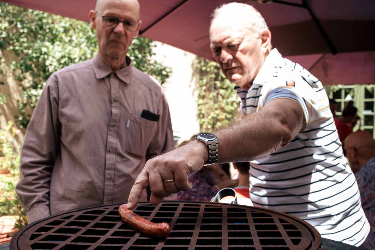 Ernestine-et-sa-famille-photographe reunion de famille-11 ‣ Photographe de famille à l'approche documentaire pour vos évènements ou votre vie quotidienne, à Paris et dans toute la France Offrir un reportage de famille pour un anniversaire de mariage noyers sur serein en Bourgogne par Ernestine et sa famille