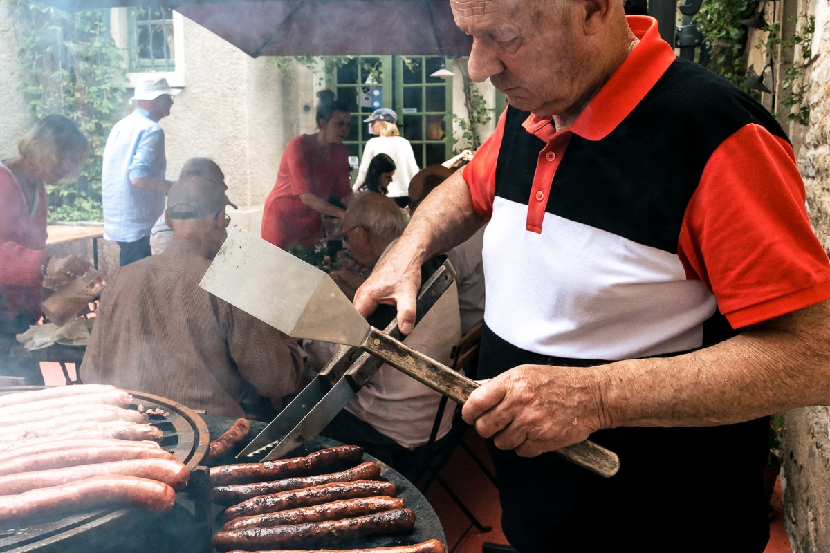 Ernestine-et-sa-famille-photographe reunion de famille-14 ‣ Photographe de famille à l'approche documentaire pour vos évènements ou votre vie quotidienne, à Paris et dans toute la France Offrir un reportage de famille pour un anniversaire de mariage noyers sur serein en Bourgogne par Ernestine et sa famille