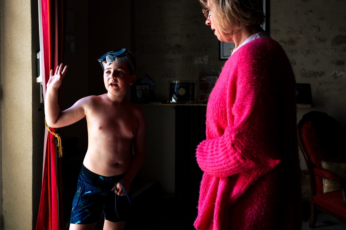 Ernestine-et-sa-famille-photographe reunion de famille-18 ‣ Photographe de famille à l'approche documentaire pour vos évènements ou votre vie quotidienne, à Paris et dans toute la France Offrir un reportage de famille pour un anniversaire de mariage noyers sur serein en Bourgogne par Ernestine et sa famille