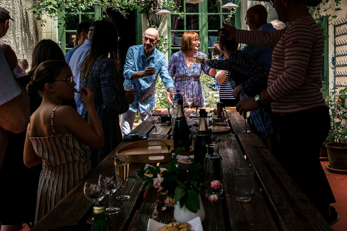 Ernestine-et-sa-famille-photographe reunion de famille-2 ‣ Photographe de famille à l'approche documentaire pour vos évènements ou votre vie quotidienne, à Paris et dans toute la France Offrir un reportage de famille pour un anniversaire de mariage noyers sur serein en Bourgogne par Ernestine et sa famille