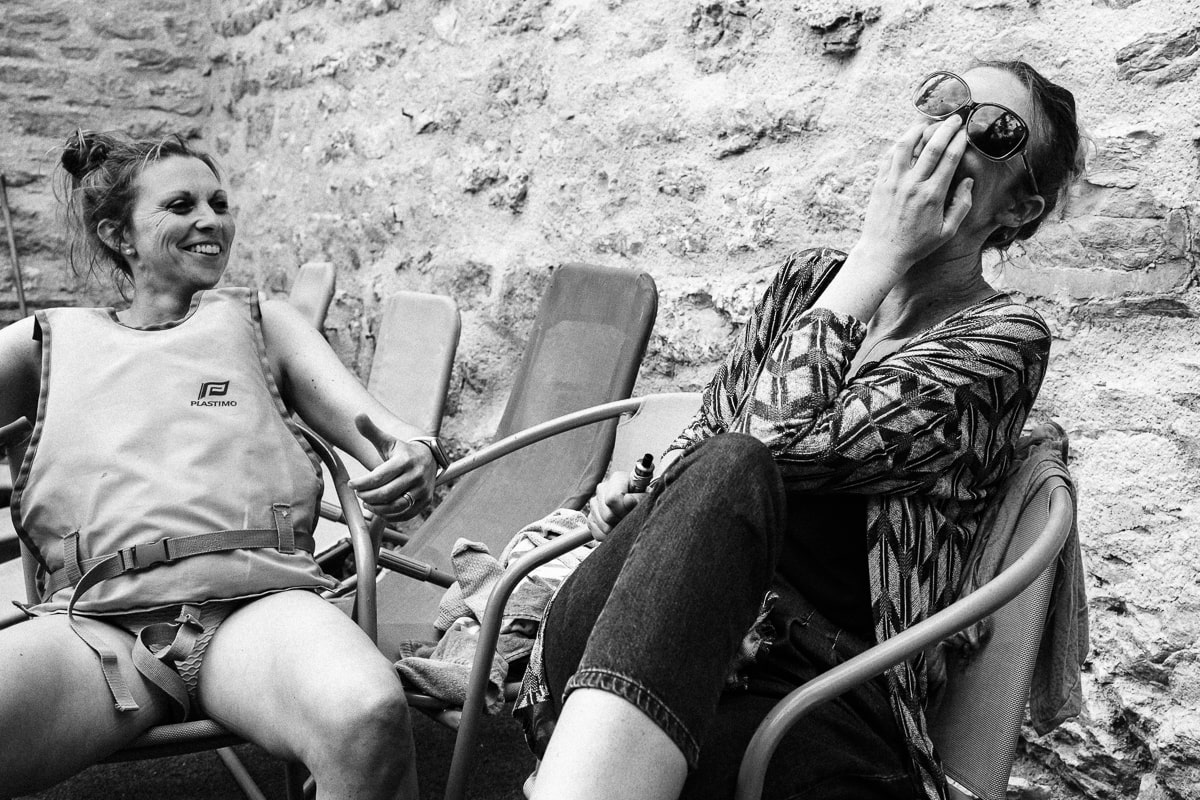 Ernestine-et-sa-famille-photographe reunion de famille-24 ‣ Photographe de famille à l'approche documentaire pour vos évènements ou votre vie quotidienne, à Paris et dans toute la France Offrir un reportage de famille pour un anniversaire de mariage noyers sur serein en Bourgogne par Ernestine et sa famille