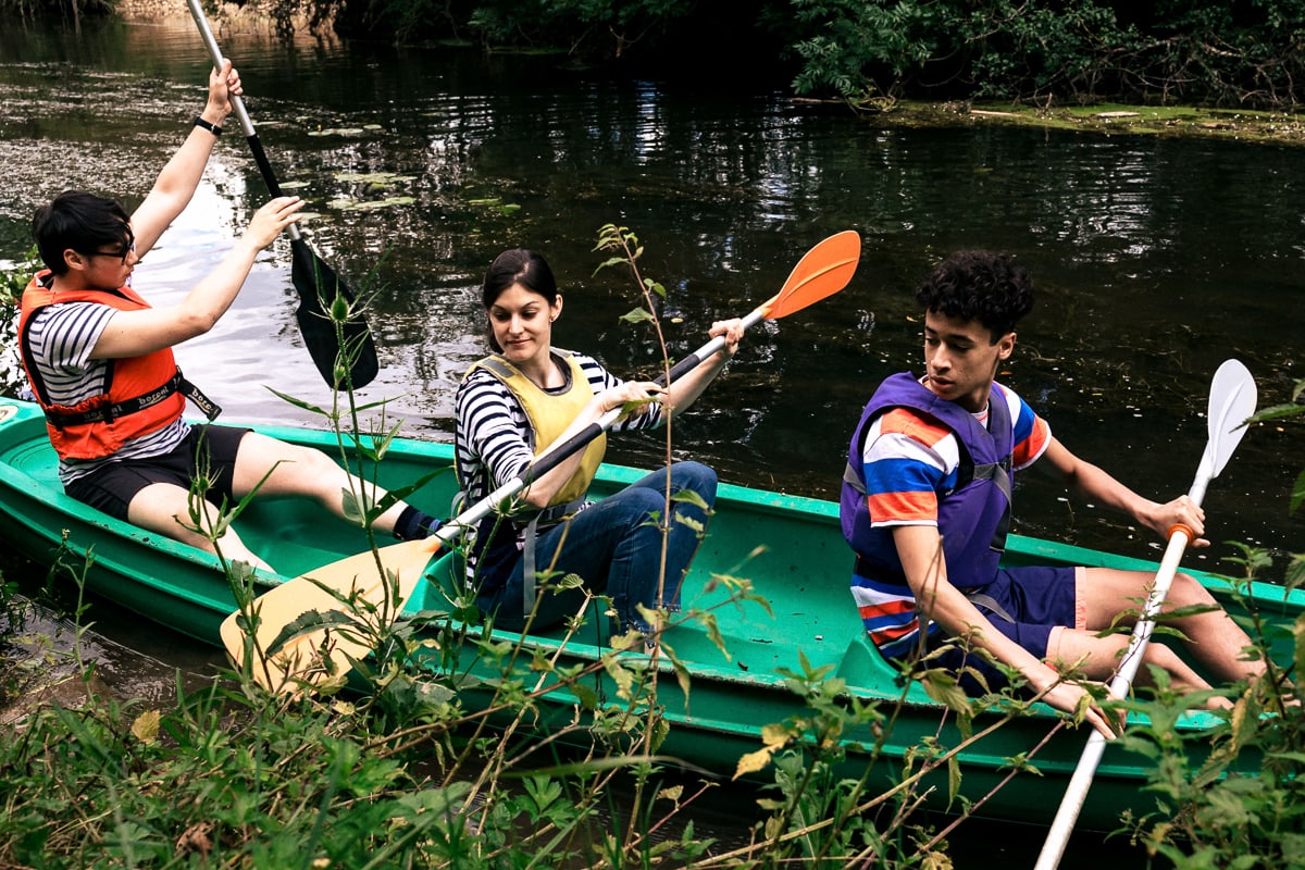 Ernestine-et-sa-famille-photographe reunion de famille-27 ‣ Photographe de famille à l'approche documentaire pour vos évènements ou votre vie quotidienne, à Paris et dans toute la France Offrir un reportage de famille pour un anniversaire de mariage noyers sur serein en Bourgogne par Ernestine et sa famille