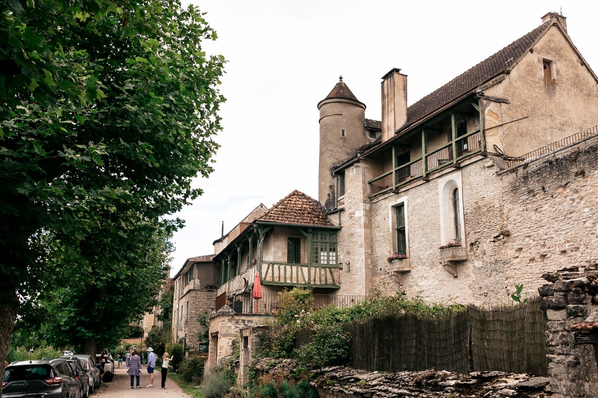 Ernestine-et-sa-famille-photographe reunion de famille-29 ‣ Photographe de famille à l'approche documentaire pour vos évènements ou votre vie quotidienne, à Paris et dans toute la France Offrir un reportage de famille pour un anniversaire de mariage noyers sur serein en Bourgogne par Ernestine et sa famille