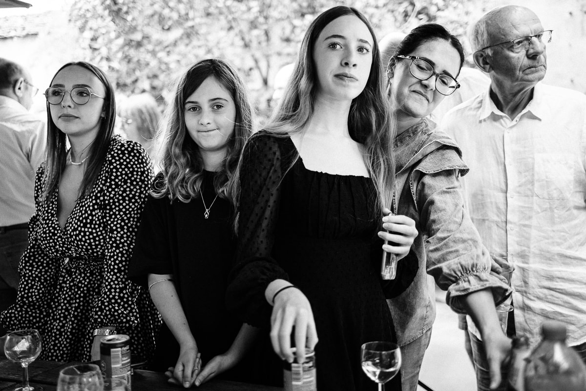 Ernestine-et-sa-famille-photographe reunion de famille-3 ‣ Photographe de famille à l'approche documentaire pour vos évènements ou votre vie quotidienne, à Paris et dans toute la France Offrir un reportage de famille pour un anniversaire de mariage noyers sur serein en Bourgogne par Ernestine et sa famille