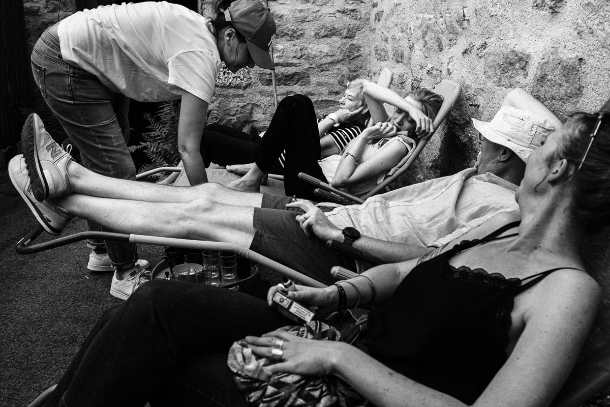 Ernestine-et-sa-famille-photographe reunion de famille-31 ‣ Photographe de famille à l'approche documentaire pour vos évènements ou votre vie quotidienne, à Paris et dans toute la France Offrir un reportage de famille pour un anniversaire de mariage noyers sur serein en Bourgogne par Ernestine et sa famille