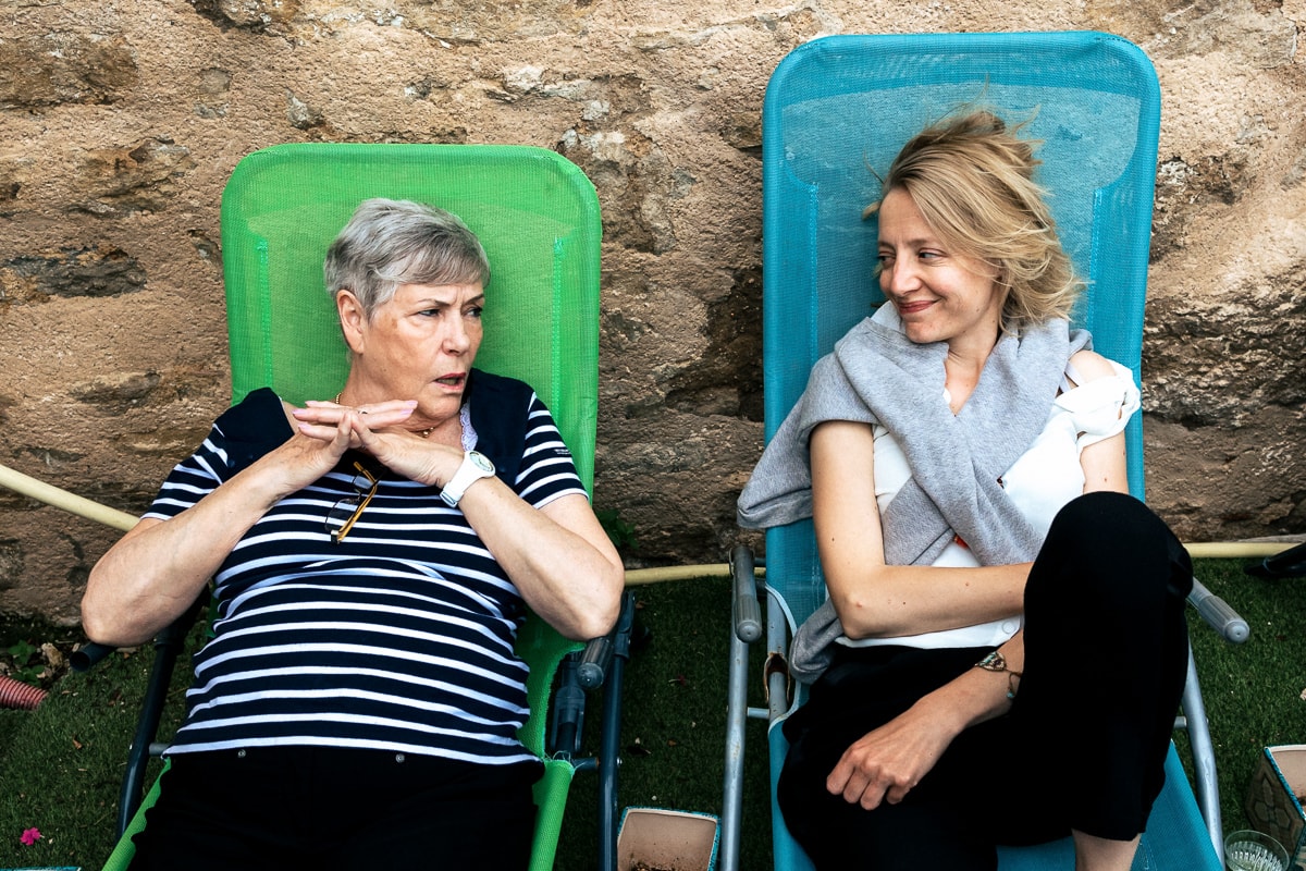 Ernestine-et-sa-famille-photographe reunion de famille-33 ‣ Photographe de famille à l'approche documentaire pour vos évènements ou votre vie quotidienne, à Paris et dans toute la France Offrir un reportage de famille pour un anniversaire de mariage noyers sur serein en Bourgogne par Ernestine et sa famille