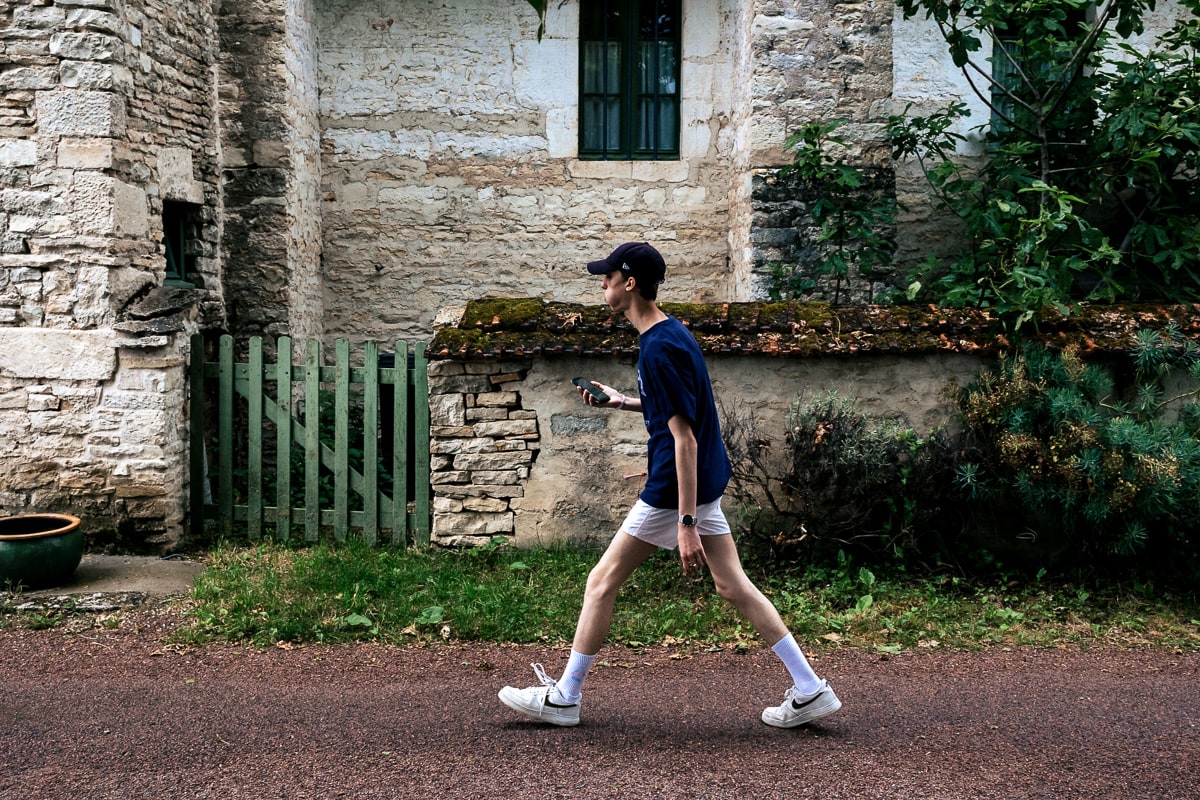 Ernestine-et-sa-famille-photographe reunion de famille-38 ‣ Photographe de famille à l'approche documentaire pour vos évènements ou votre vie quotidienne, à Paris et dans toute la France Offrir un reportage de famille pour un anniversaire de mariage noyers sur serein en Bourgogne par Ernestine et sa famille
