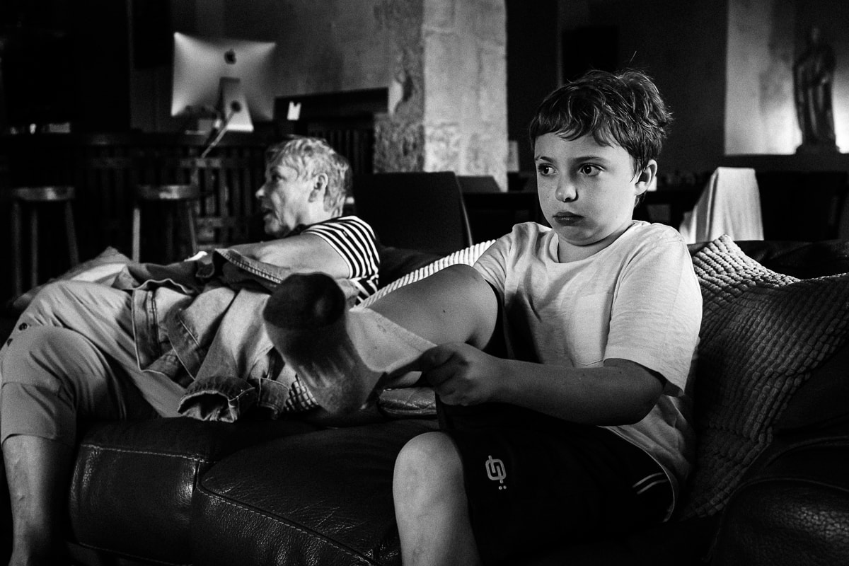 Ernestine-et-sa-famille-photographe reunion de famille-40 ‣ Photographe de famille à l'approche documentaire pour vos évènements ou votre vie quotidienne, à Paris et dans toute la France Offrir un reportage de famille pour un anniversaire de mariage noyers sur serein en Bourgogne par Ernestine et sa famille