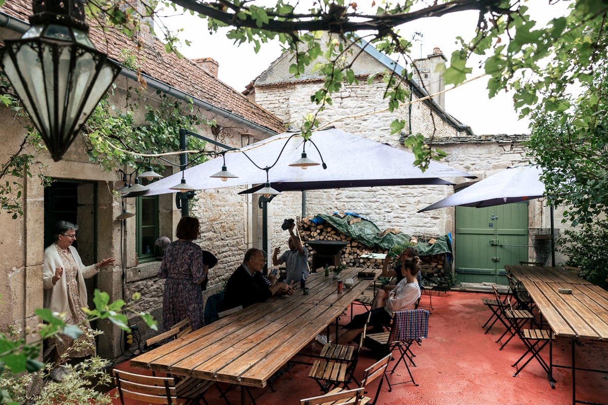 Ernestine-et-sa-famille-photographe reunion de famille-45 ‣ Photographe de famille à l'approche documentaire pour vos évènements ou votre vie quotidienne, à Paris et dans toute la France Offrir un reportage de famille pour un anniversaire de mariage noyers sur serein en Bourgogne par Ernestine et sa famille