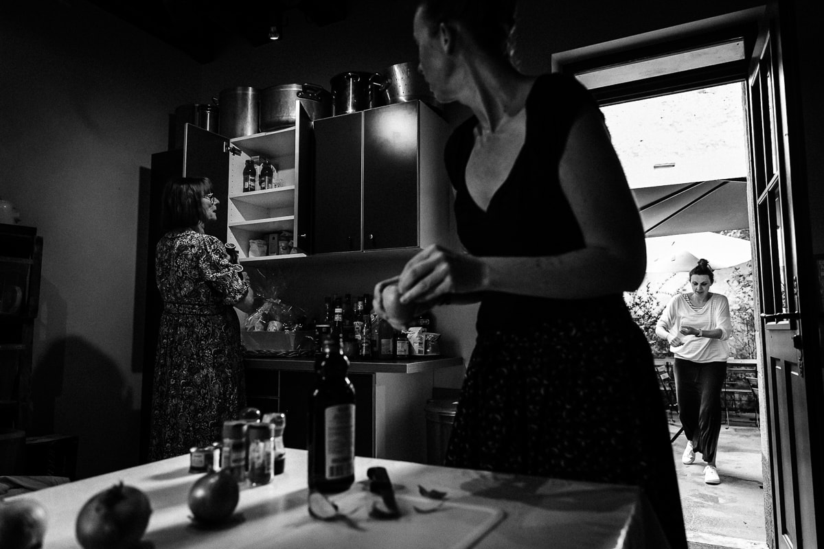 Ernestine-et-sa-famille-photographe reunion de famille-46 ‣ Photographe de famille à l'approche documentaire pour vos évènements ou votre vie quotidienne, à Paris et dans toute la France Offrir un reportage de famille pour un anniversaire de mariage noyers sur serein en Bourgogne par Ernestine et sa famille