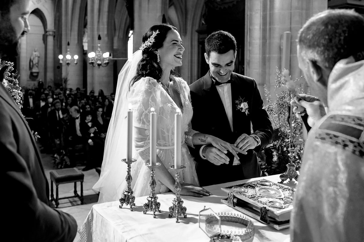 Wedding in Paris in Trianon, an old style theater near Montmartre - documentary wedding photographer