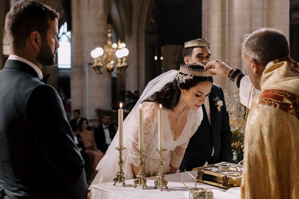 Wedding in Paris in Trianon, an old style theater near Montmartre - documentary wedding photographer
