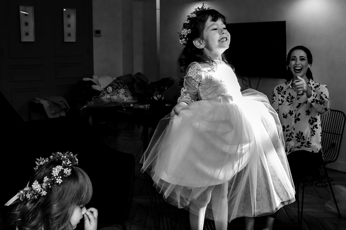 Wedding in Paris in Trianon, an old style theater near Montmartre - documentary wedding photographer