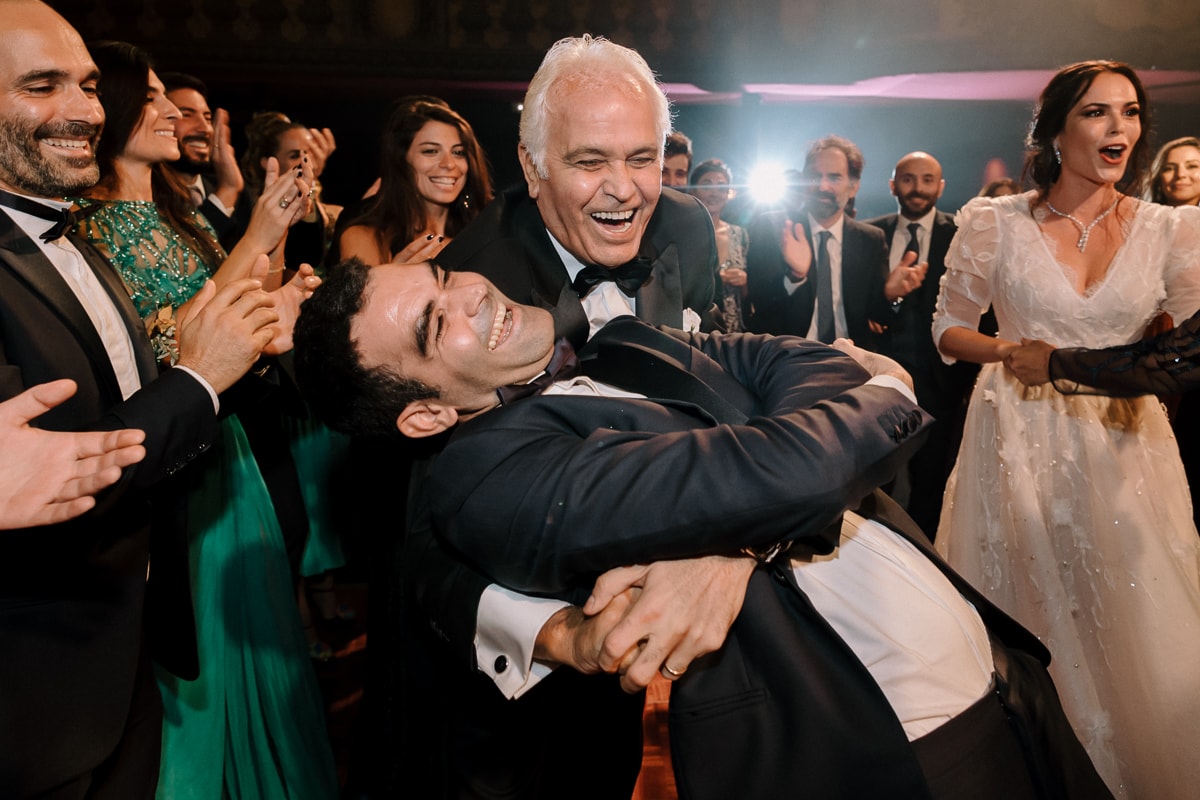 Wedding in Paris in Trianon, an old style theater near Montmartre - documentary wedding photographer