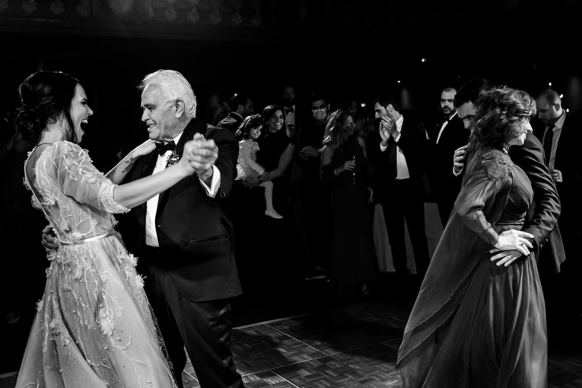 Wedding in Paris in Trianon, an old style theater near Montmartre - documentary wedding photographer