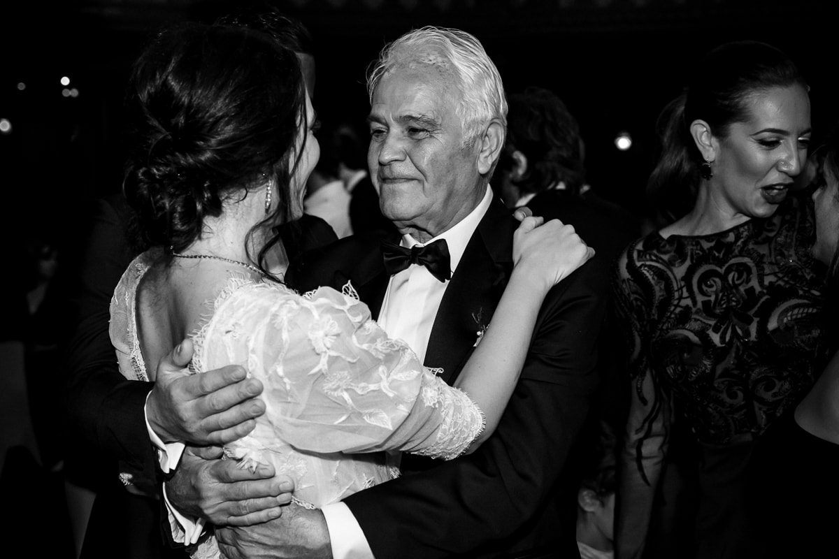 Wedding in Paris in Trianon, an old style theater near Montmartre - documentary wedding photographer