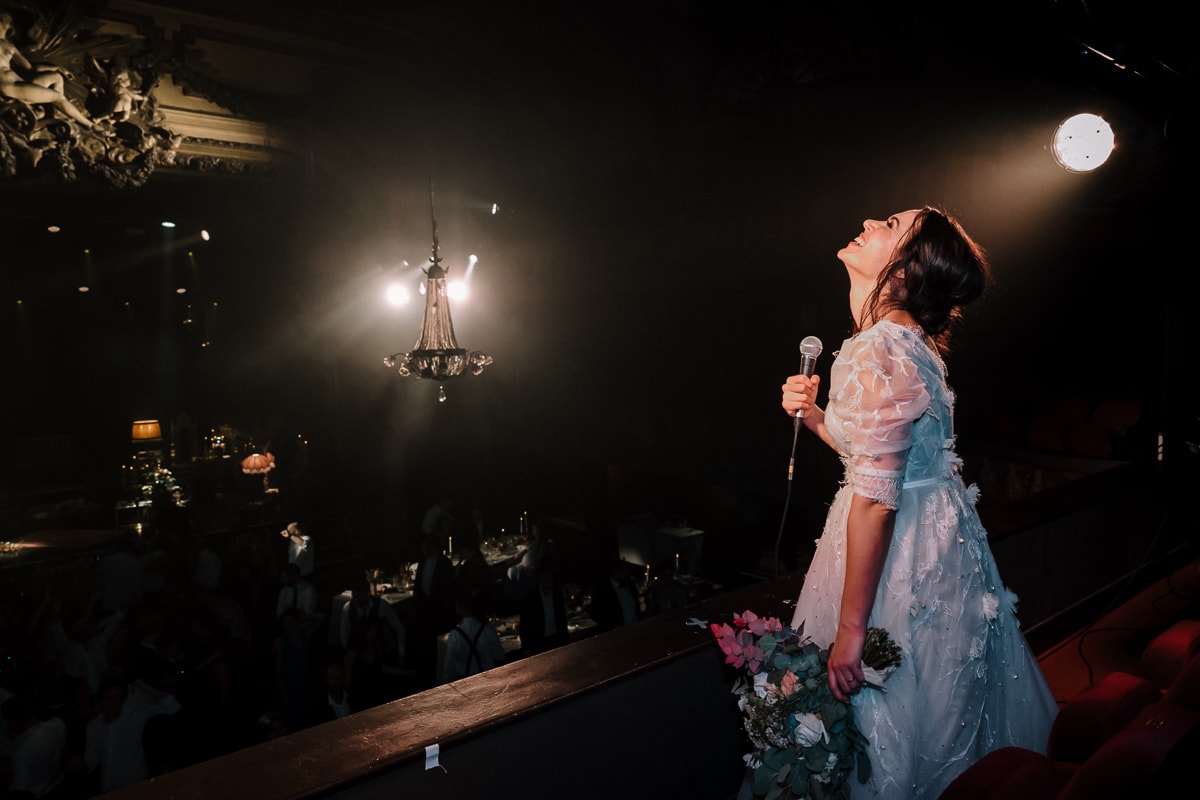Wedding in Paris in Trianon, an old style theater near Montmartre - documentary wedding photographer
