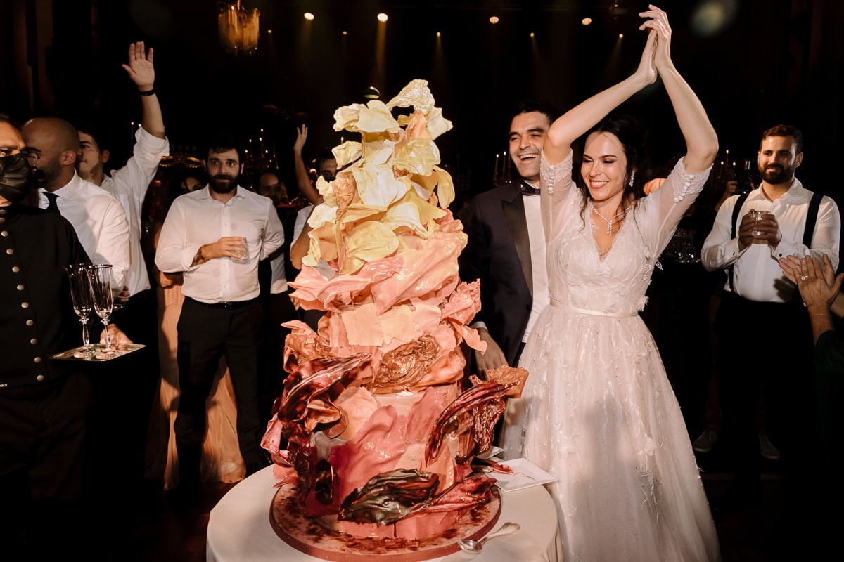 Wedding in Paris in Trianon, an old style theater near Montmartre - documentary wedding photographer