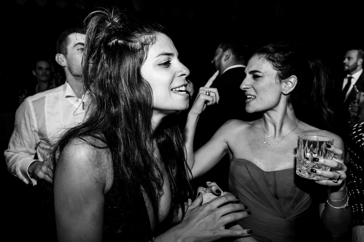 Wedding in Paris in Trianon, an old style theater near Montmartre - documentary wedding photographer