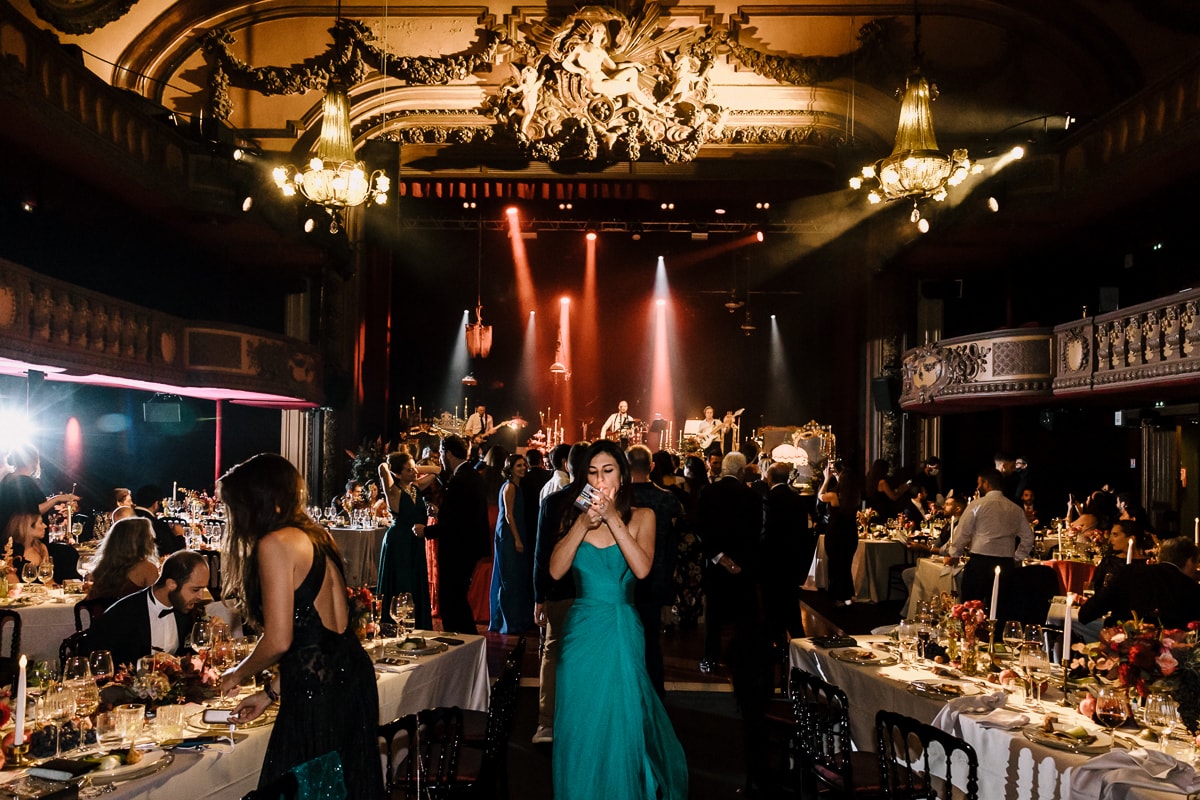 Wedding in Paris in Trianon, an old style theater near Montmartre - documentary wedding photographer