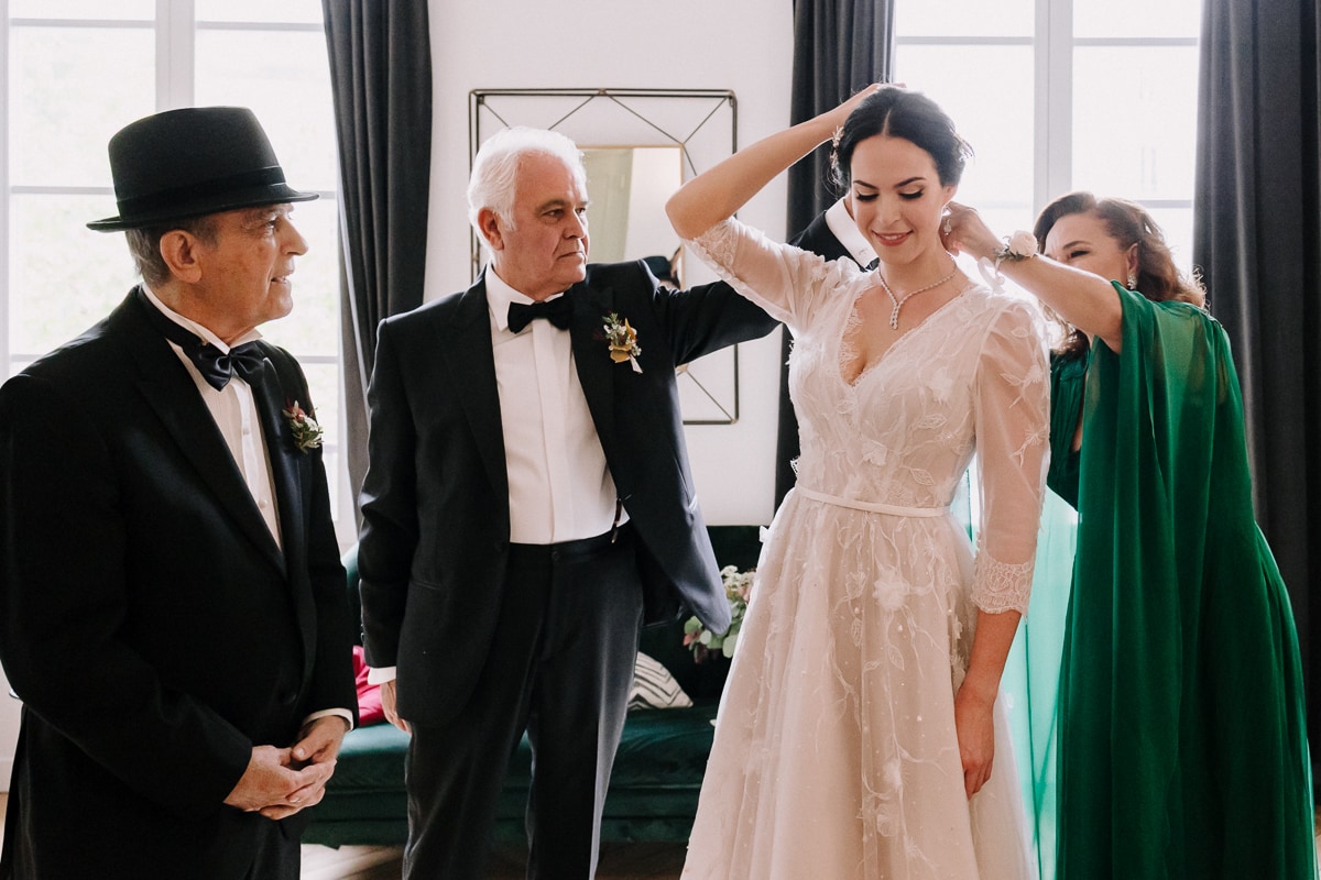 Wedding in Paris in Trianon, an old style theater near Montmartre - documentary wedding photographer