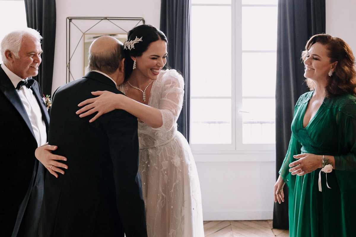 Wedding in Paris in Trianon, an old style theater near Montmartre - documentary wedding photographer