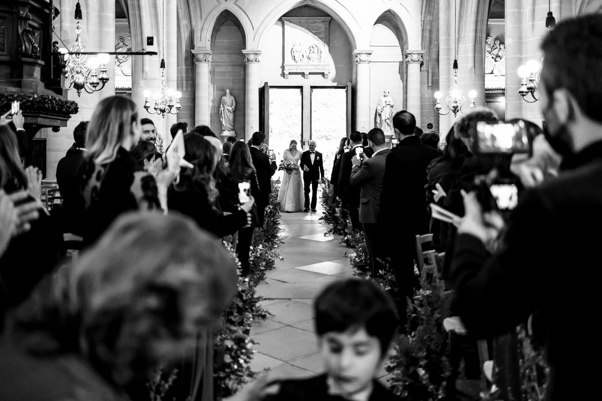 Wedding in Paris in Trianon, an old style theater near Montmartre - documentary wedding photographer