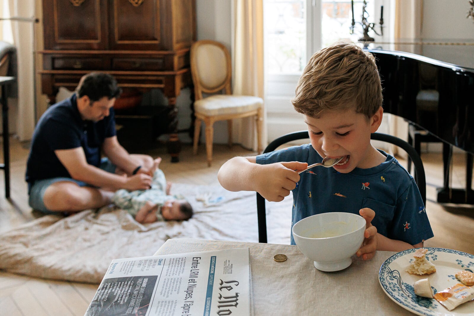 Un reportage photo de famille d'Une famille américaine en vacances à Paris, St Michel