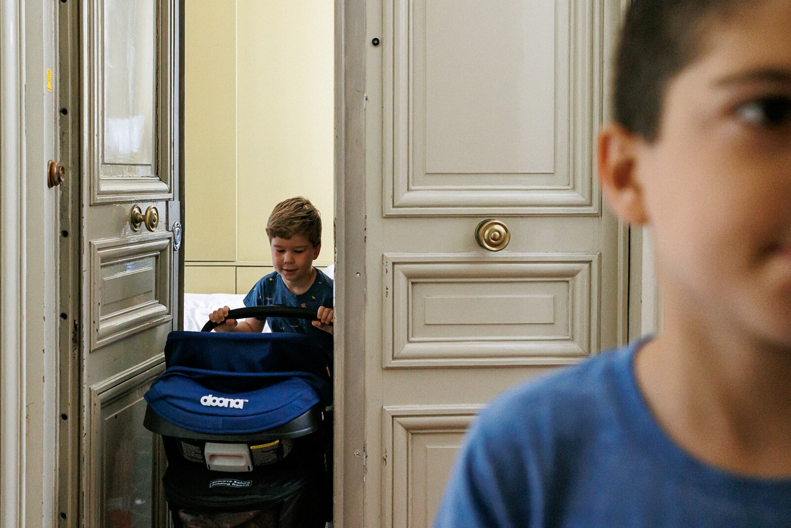 Un reportage photo de famille d'Une famille américaine en vacances à Paris, St Michel