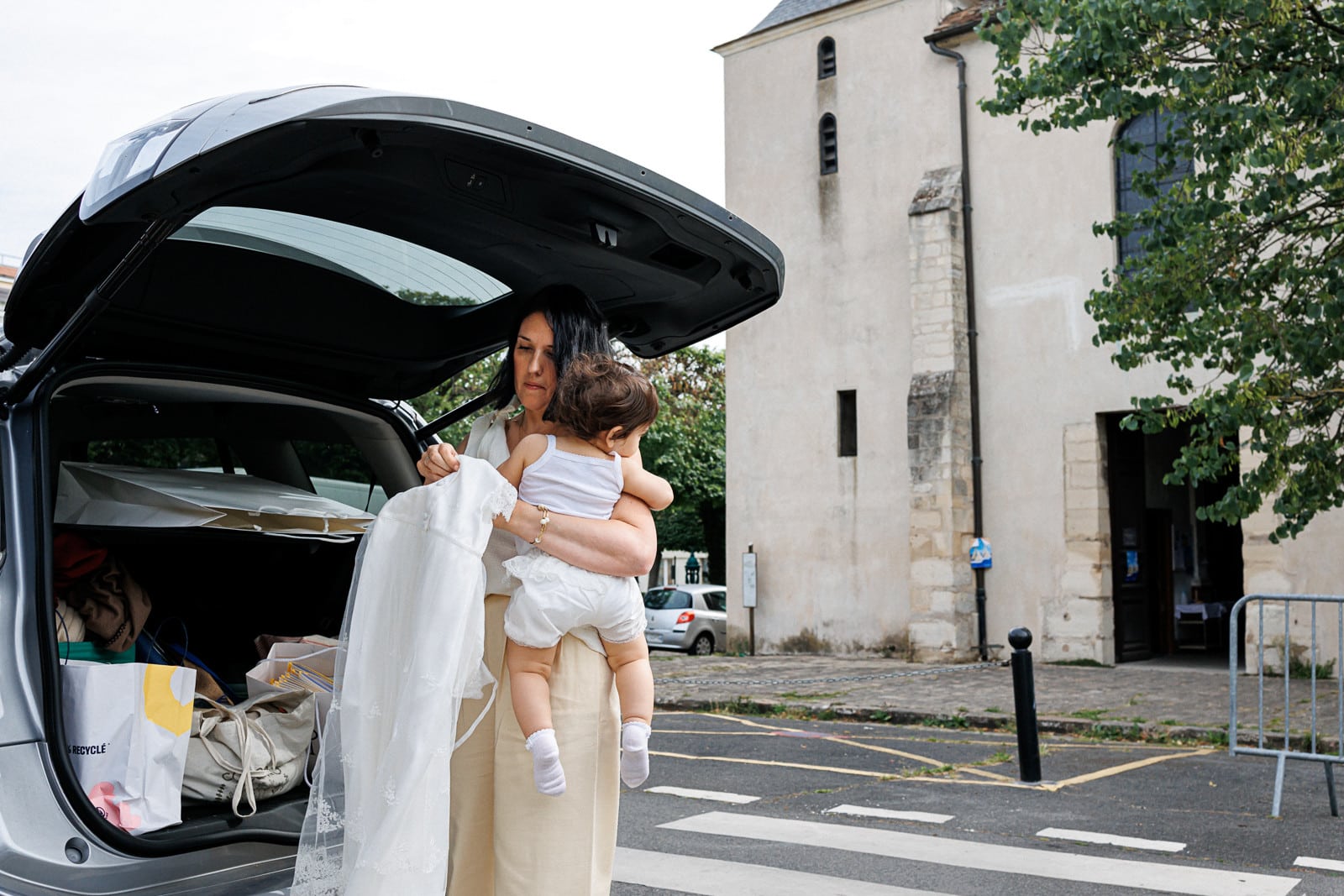 Ernestine-et-sa-famille-wedding and life photographer-17 ‣ Photographe de famille à l'approche documentaire pour vos évènements ou votre vie quotidienne, à Paris et dans toute la France Le reportage photo du baptême d'A. à Choisy Le Roi