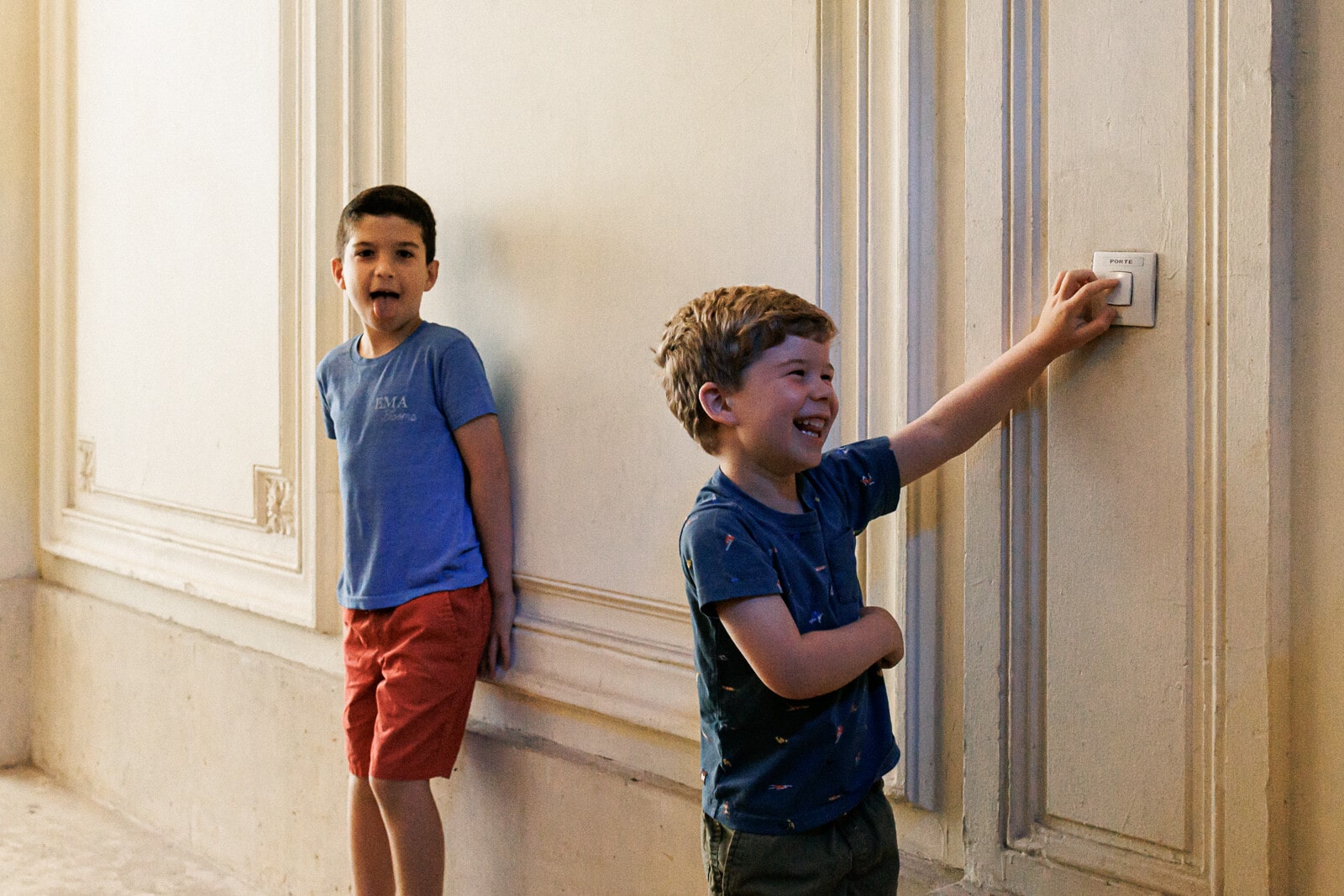 Un reportage photo de famille d'Une famille américaine en vacances à Paris, St Michel