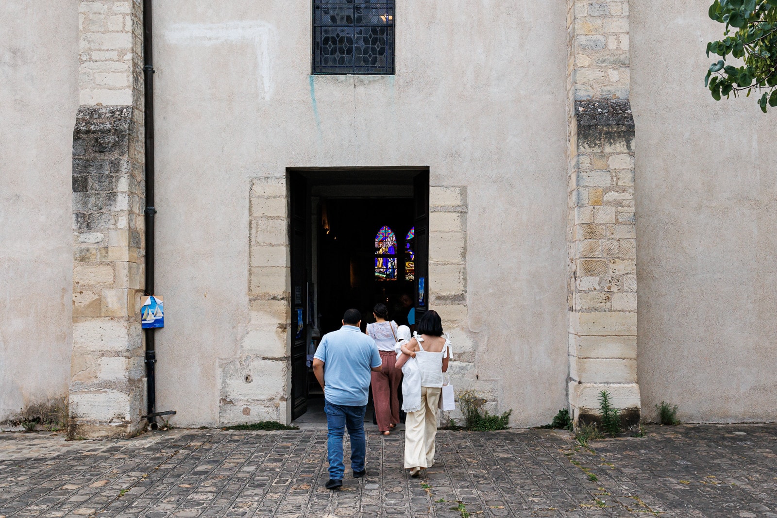 Ernestine-et-sa-famille-wedding and life photographer-19 ‣ Photographe de famille à l'approche documentaire pour vos évènements ou votre vie quotidienne, à Paris et dans toute la France Le reportage photo du baptême d'A. à Choisy Le Roi