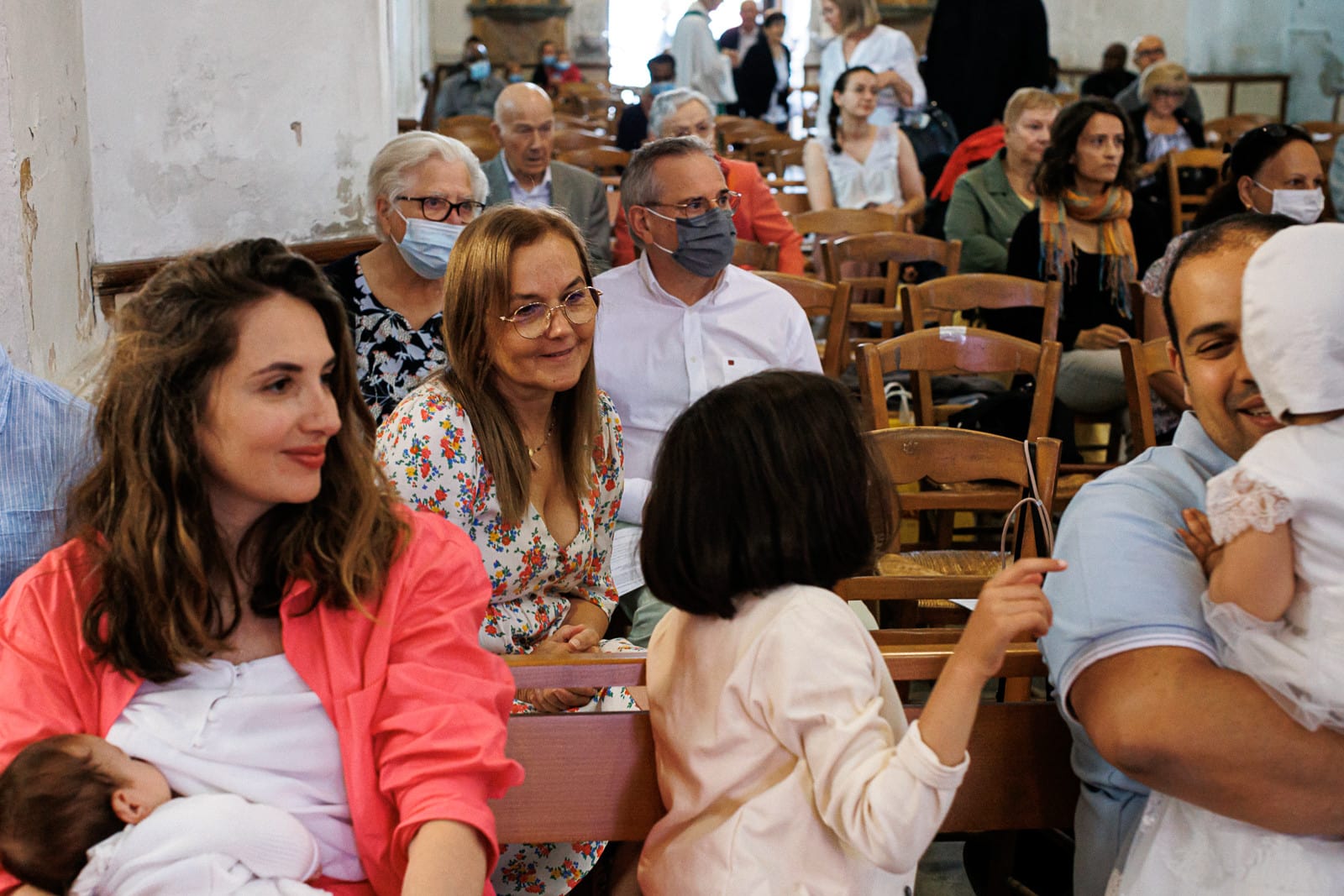 Ernestine-et-sa-famille-wedding and life photographer-20 ‣ Photographe de famille à l'approche documentaire pour vos évènements ou votre vie quotidienne, à Paris et dans toute la France Le reportage photo du baptême d'A. à Choisy Le Roi