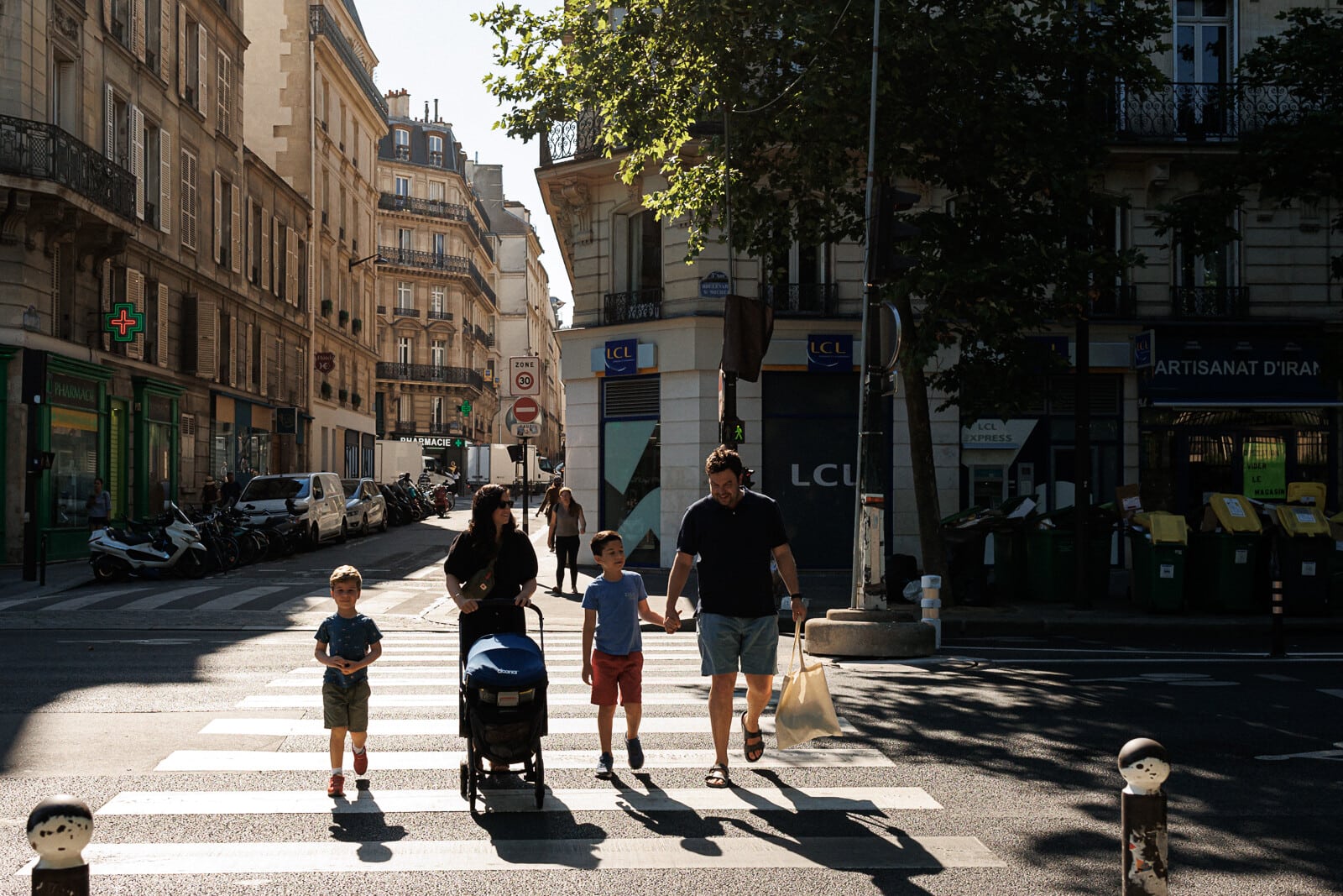 Un reportage photo de famille d'Une famille américaine en vacances à Paris, St Michel