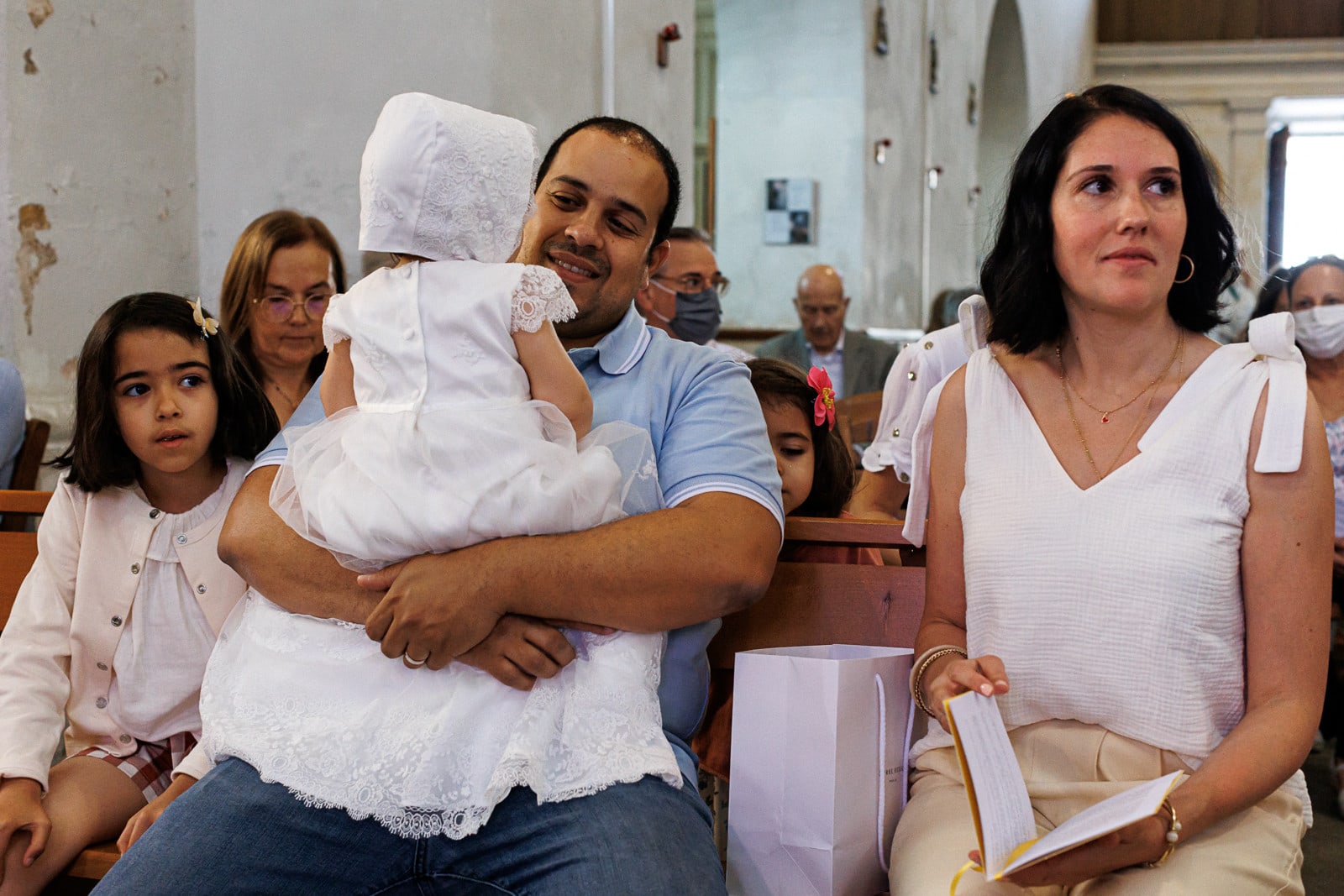 Ernestine-et-sa-famille-wedding and life photographer-21 ‣ Photographe de famille à l'approche documentaire pour vos évènements ou votre vie quotidienne, à Paris et dans toute la France Le reportage photo du baptême d'A. à Choisy Le Roi