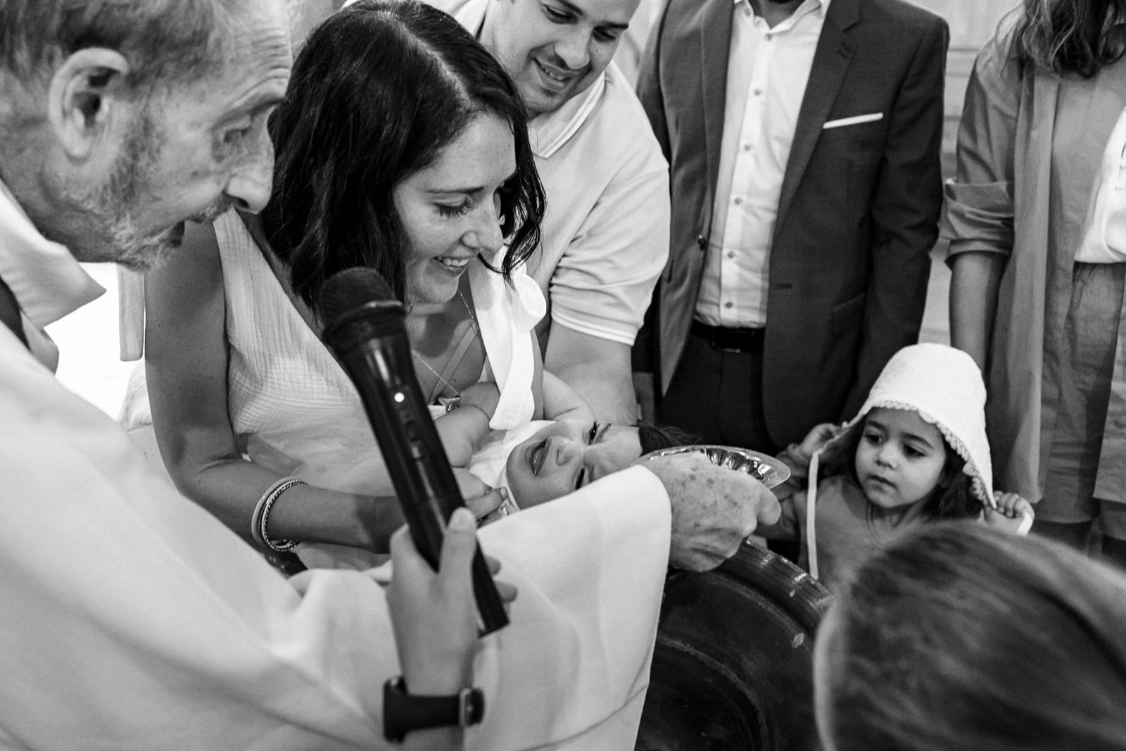Ernestine-et-sa-famille-wedding and life photographer-27 ‣ Photographe de famille à l'approche documentaire pour vos évènements ou votre vie quotidienne, à Paris et dans toute la France Le reportage photo du baptême d'A. à Choisy Le Roi