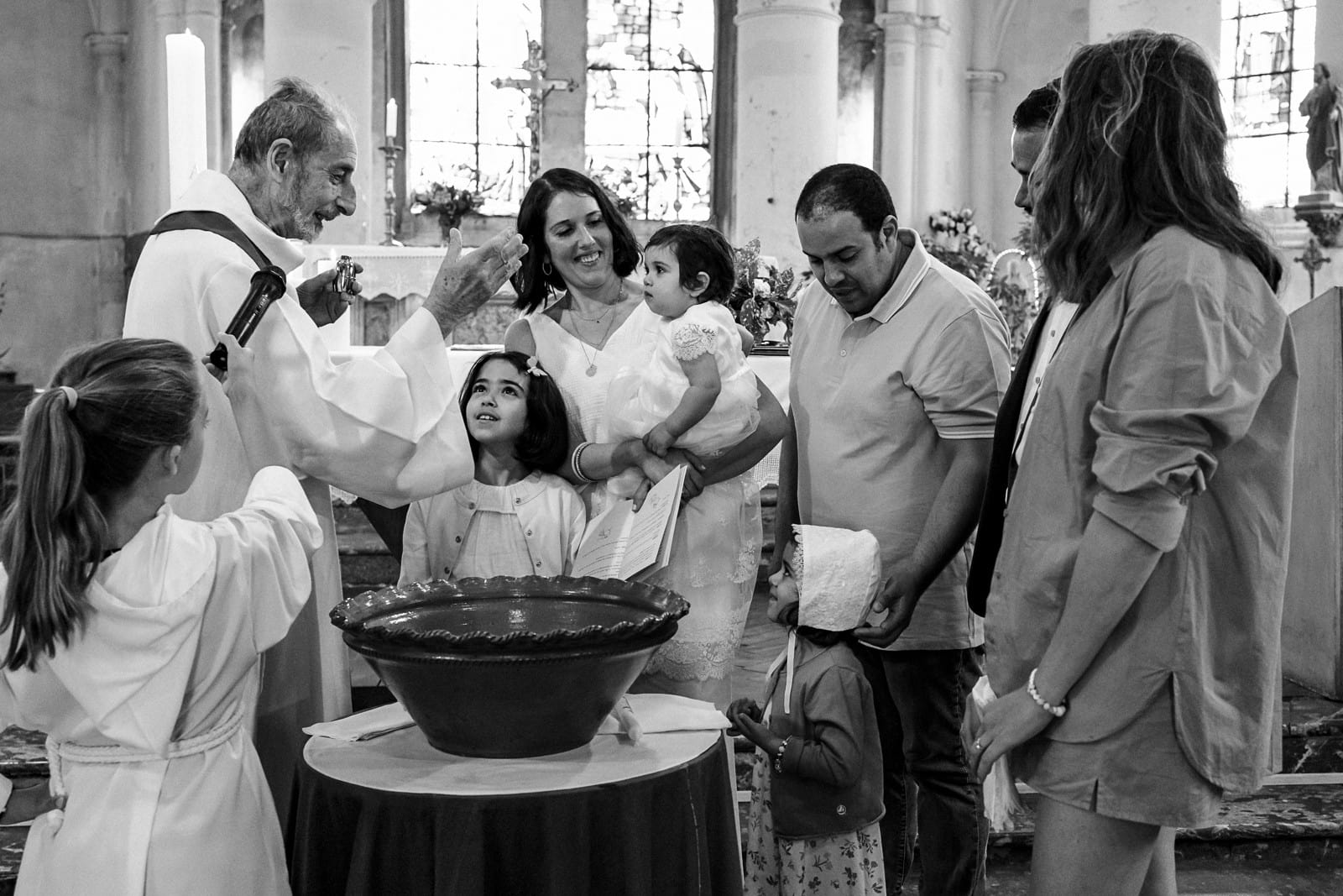 Ernestine-et-sa-famille-wedding and life photographer-28 ‣ Photographe de famille à l'approche documentaire pour vos évènements ou votre vie quotidienne, à Paris et dans toute la France Le reportage photo du baptême d'A. à Choisy Le Roi