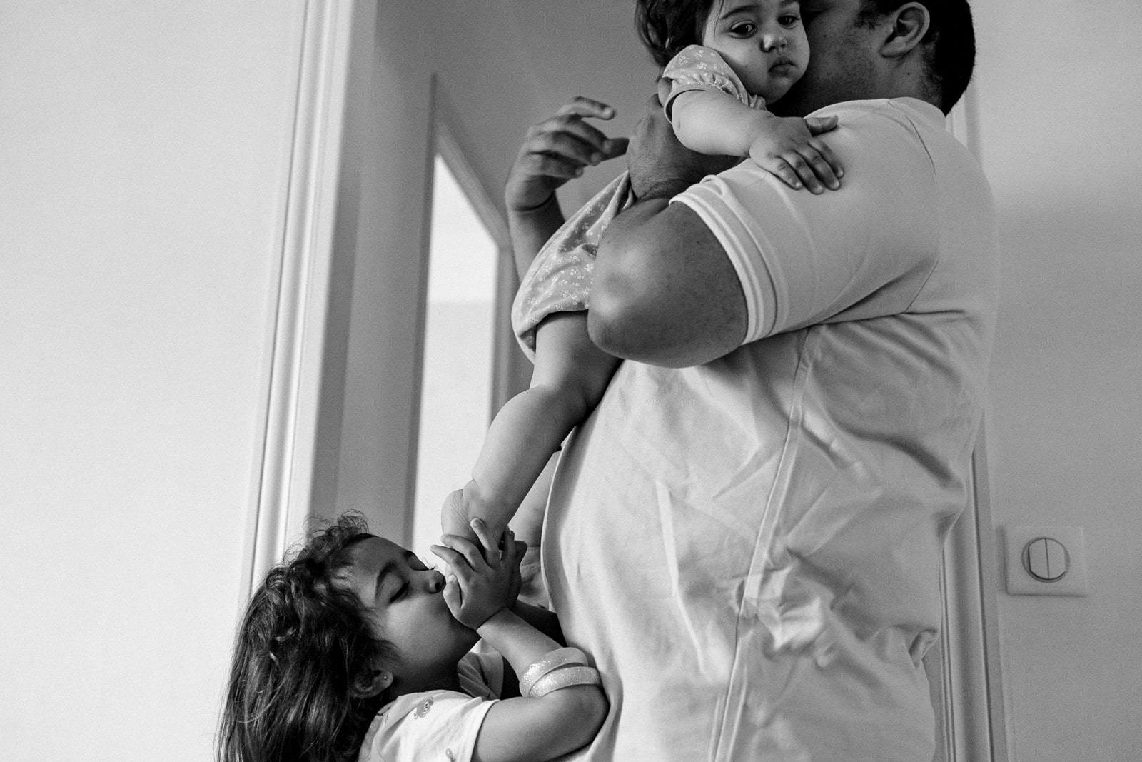 Ernestine-et-sa-famille-wedding and life photographer-3 ‣ Photographe de famille à l'approche documentaire pour vos évènements ou votre vie quotidienne, à Paris et dans toute la France Le reportage photo du baptême d'A. à Choisy Le Roi