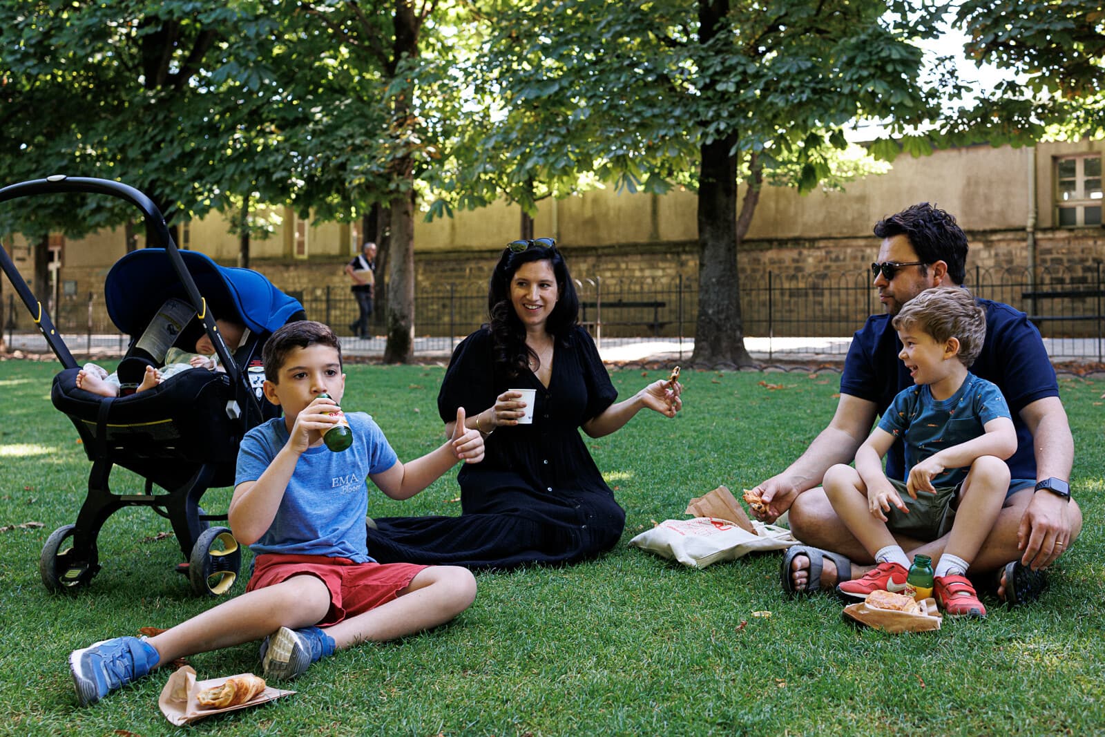 reportage photo Piquenique en famille au jardin du Luxembourg