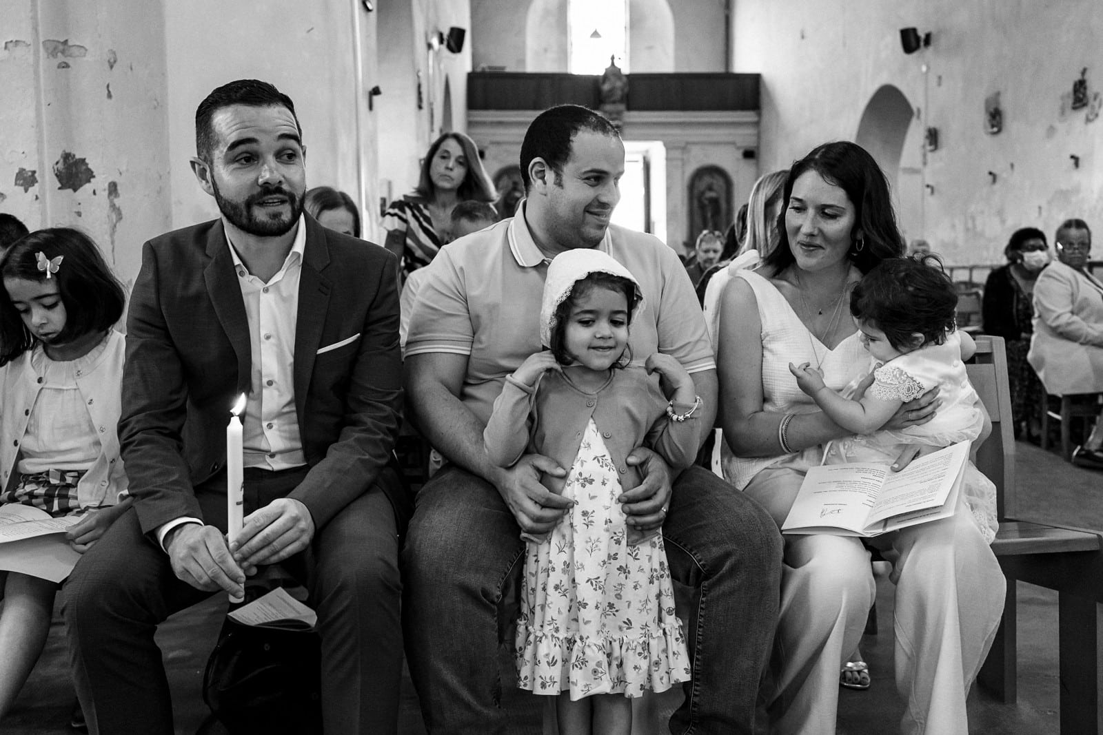 Ernestine-et-sa-famille-wedding and life photographer-30 ‣ Photographe de famille à l'approche documentaire pour vos évènements ou votre vie quotidienne, à Paris et dans toute la France Le reportage photo du baptême d'A. à Choisy Le Roi