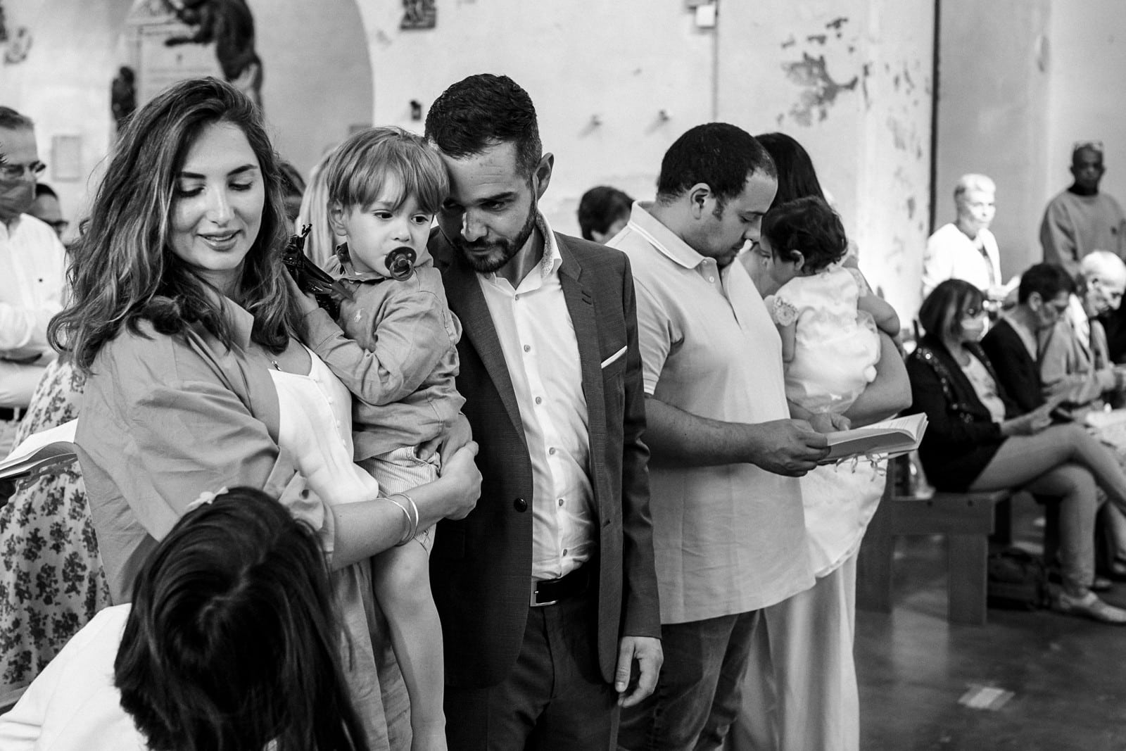 Ernestine-et-sa-famille-wedding and life photographer-31 ‣ Photographe de famille à l'approche documentaire pour vos évènements ou votre vie quotidienne, à Paris et dans toute la France Le reportage photo du baptême d'A. à Choisy Le Roi