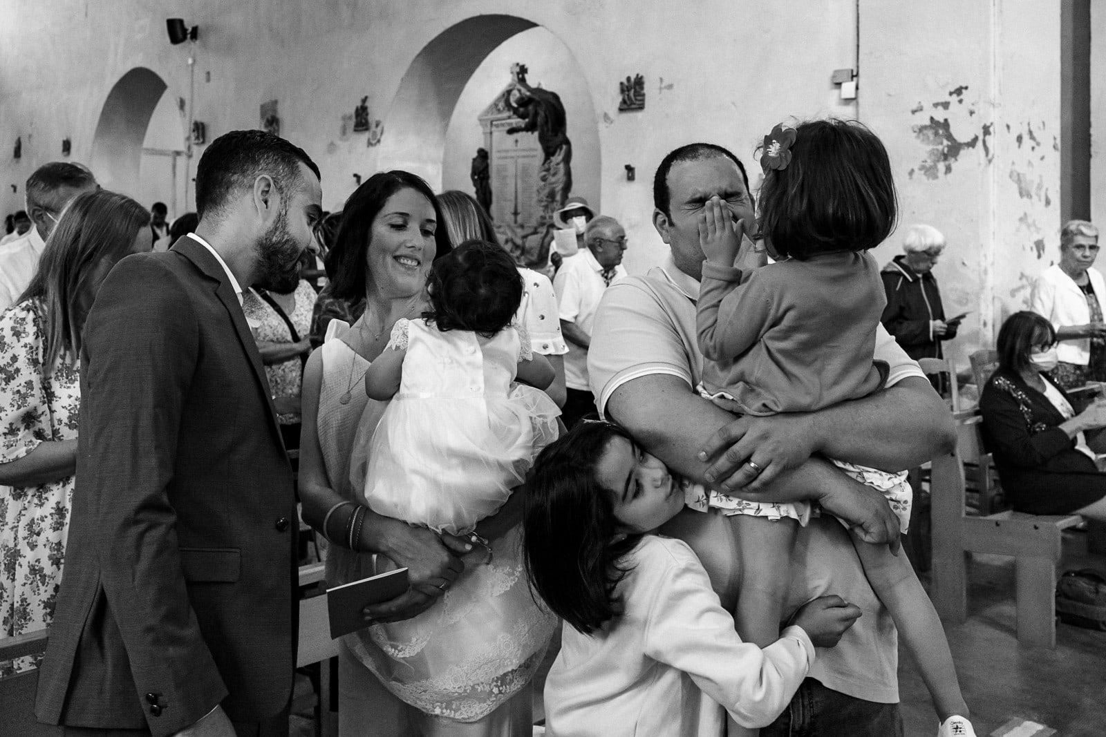 Ernestine-et-sa-famille-wedding and life photographer-32 ‣ Photographe de famille à l'approche documentaire pour vos évènements ou votre vie quotidienne, à Paris et dans toute la France Le reportage photo du baptême d'A. à Choisy Le Roi